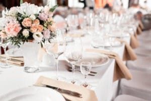 wedding-trend-sit-down-dinner